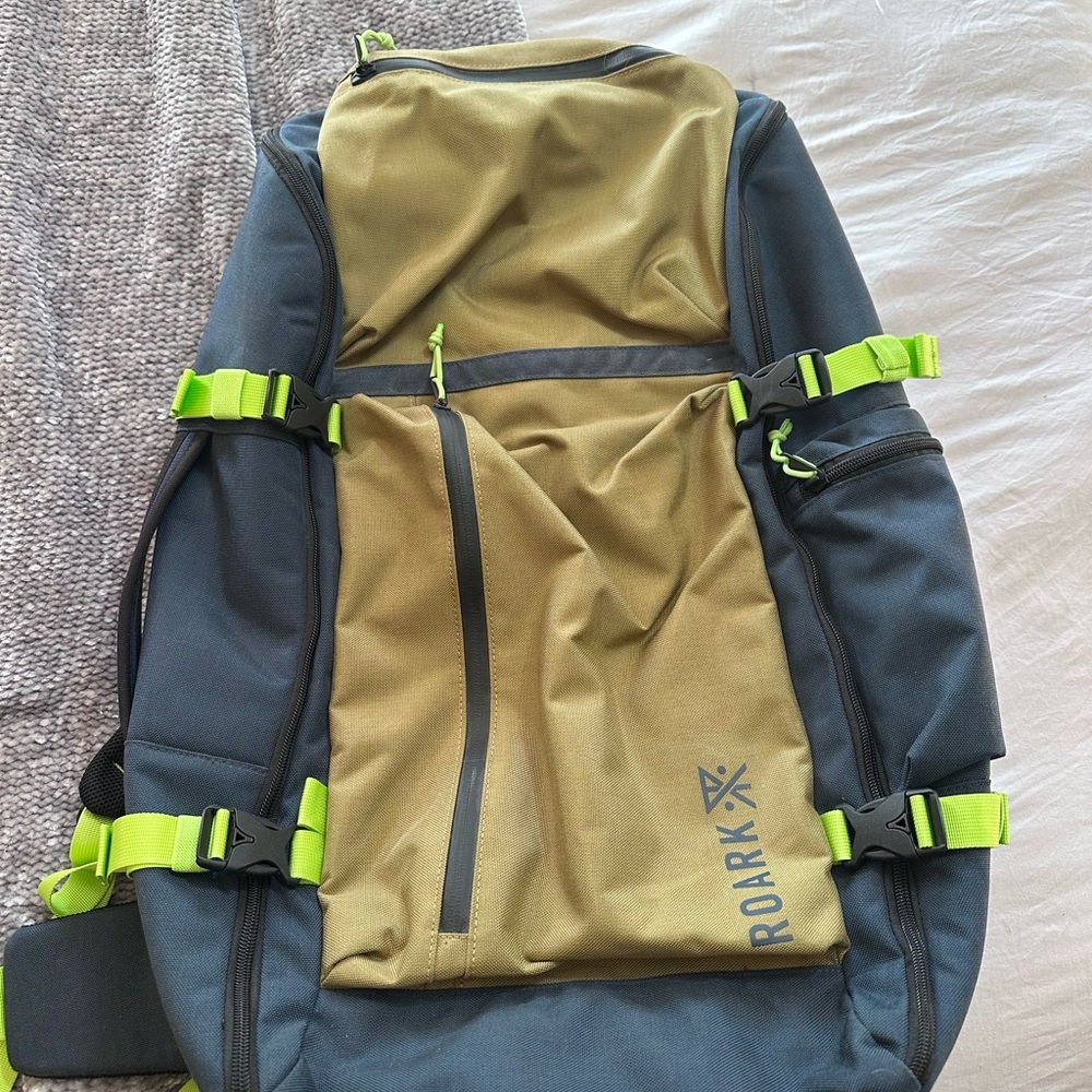 Roark 5 day mule 55 liter Olive and Charcoal Men's Backpack